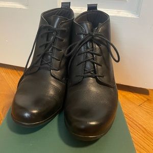 Clarks ENGLAND Bendables Black Leather Lace Up Booties 9M